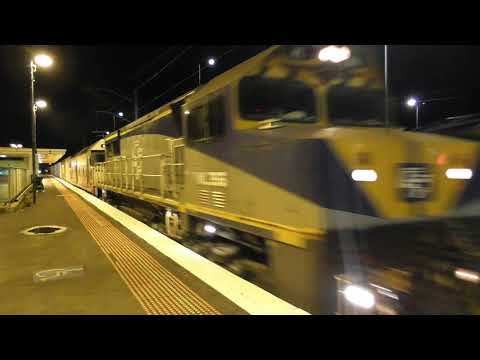 SSR and Qube Trains at Huntingdale