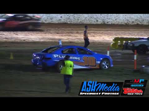 Production Sedans: Daniel Henshaw Spins - Maryborough Speedway