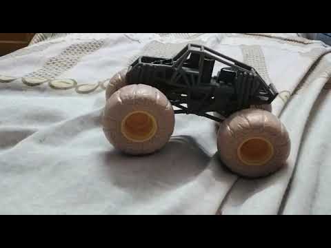 Monster Jam Earth Shaker unboxing
