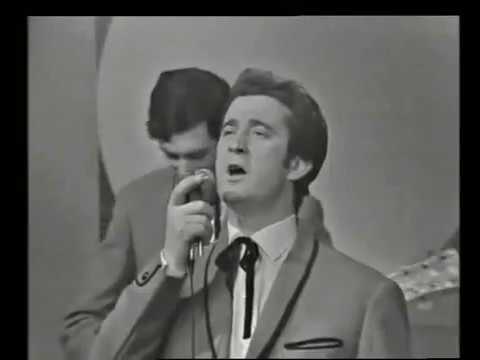 Vídeo: Los Tamara interpretando «A Santiago voy» nunha actuació televisiva