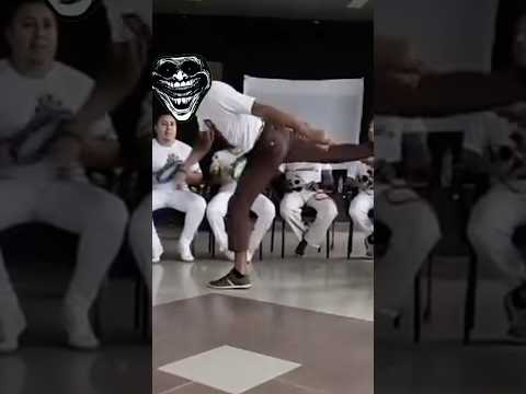 Se não domina a Capoeira Angola, pense duas vezes antes de entrar na roda! #capoeira