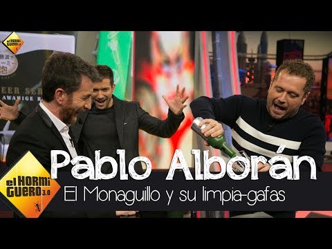 El Monaguillo enseña en el invento definitivo para limpiar las gafas - El Hormiguero 3.0