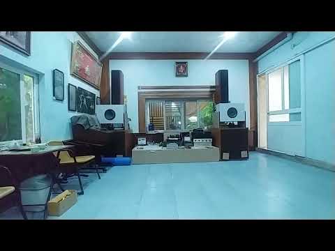 Thể hiện bởi Ánh Tuyết