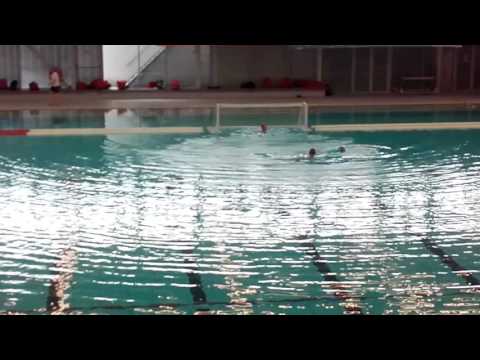 Keeper van het Ravijn scoort met strafschot