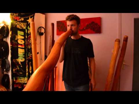 Zalem Delarbre tests a Low key A#/La# (Mundagura) by Ujazi Didgeridoo
