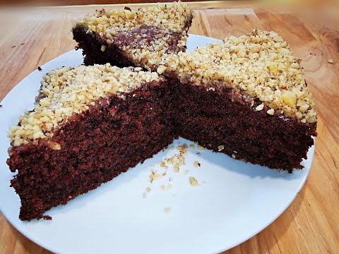 Negresa pufoasa glazurata cu ciocolata si nuca #542