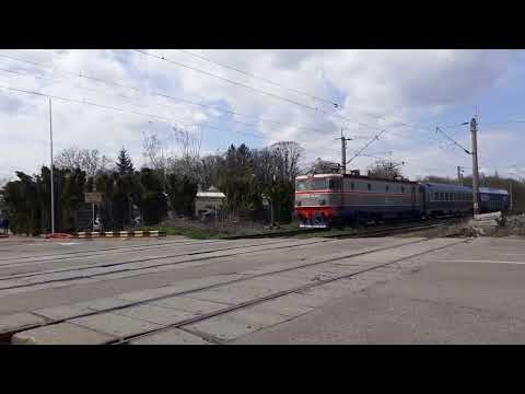 La bariera - Trenul  R 5414 Bacau - Adjud (13.04.2023)