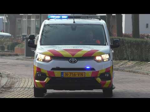 ProRail Incidentenbestrijding en Politie met spoed naar een Spoorwegongeval in Geffen
