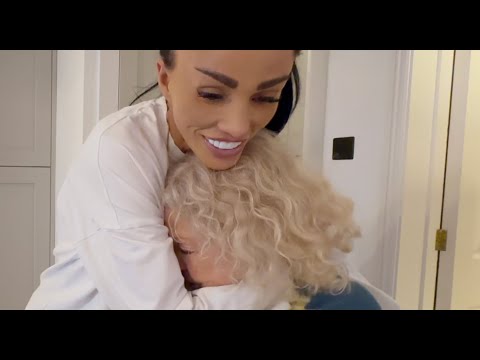 Katie Price Vlog: Christmas on the IOW - I give my mum the best present - it gets EMOTIONAL