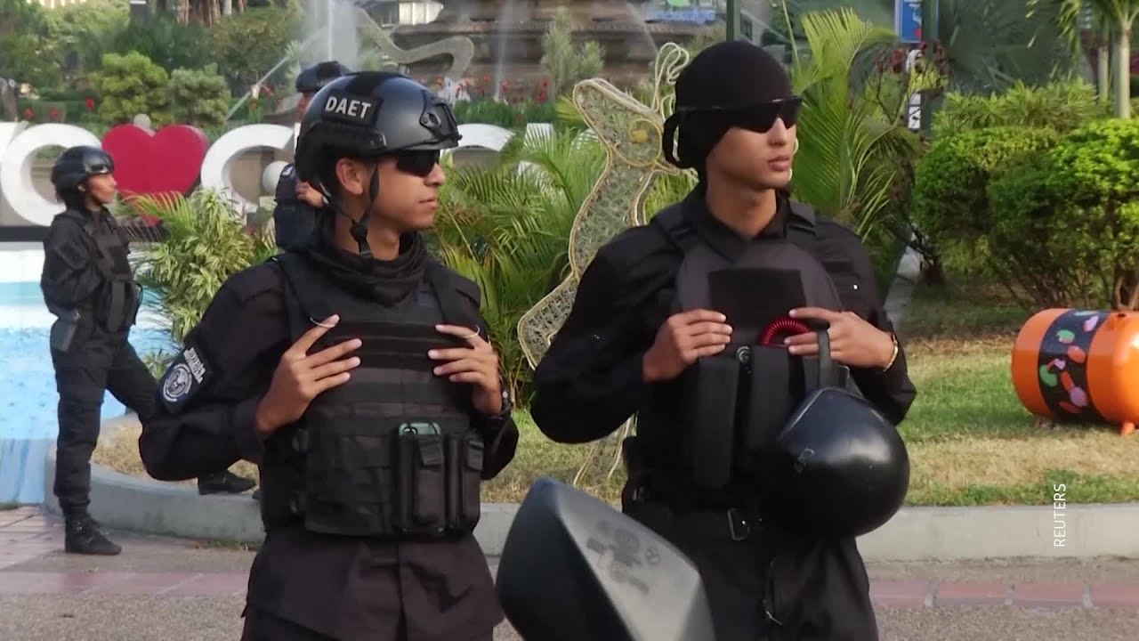 Николас Мадуро гуфт, ки гуноҳе накардааст ва ҳоло ҳам президент аст