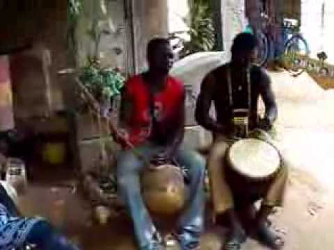 Pars à la découverte de Sebenikoro au Mali, avec Sibiri Samaké et Johann Berby.