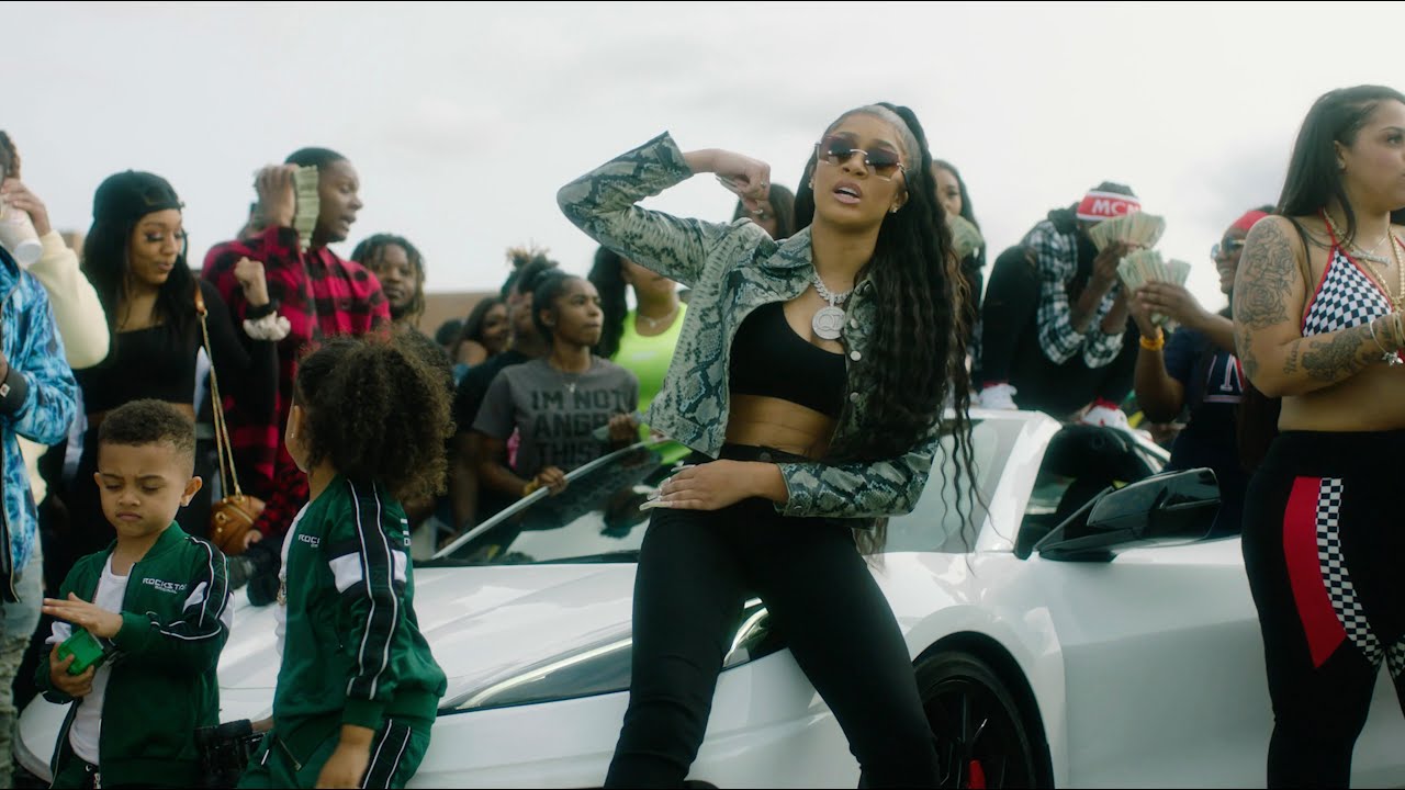 Lakeyah Danaee – Big FlexHer (ft. 42 Dugg) (Lyrics, Video) - Click to play