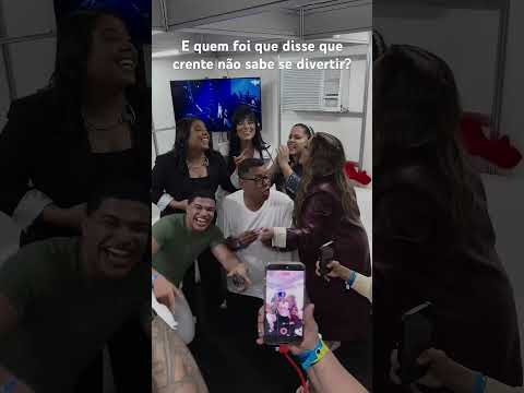 Cassiane, Fernanda Brum, Sarah Farias, Anderson Freire, Sued Silva and Paulo Neto singing together.