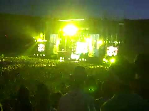Dirty South @ EDC 2010 playing Firebeatz & JoeySuki - Hidden Sound