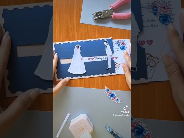 Vídeo relacionado con Vicloon Tarjeta de Boda 3D Coche de Boda,Pareja de Novios en El Coche de la Boda,Elegante Tarjeta de Felicitación para Boda y Matrimonio,Tarjeta de Boda Pop-Up con Sobre para Novios,Aniversarios