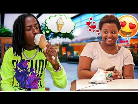BLIND MAN EATING ICE CREAM CONE AND FLIRTING WITH GIRLS PRANK!!! 😂😂