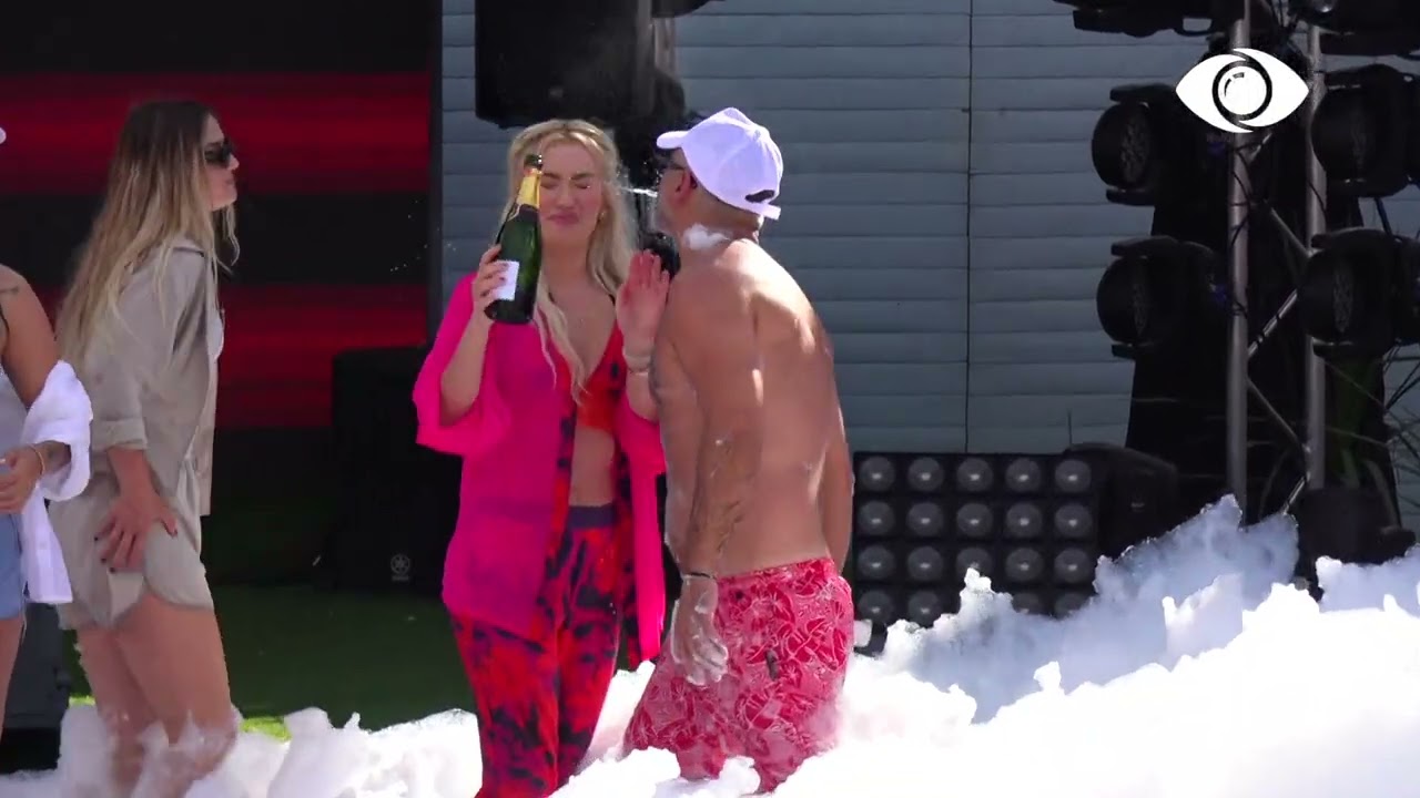 Deamishel feston me shampanjë