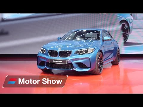 BMW M2 vs Porsche 911 Turbo S  – Detroit Motor Show