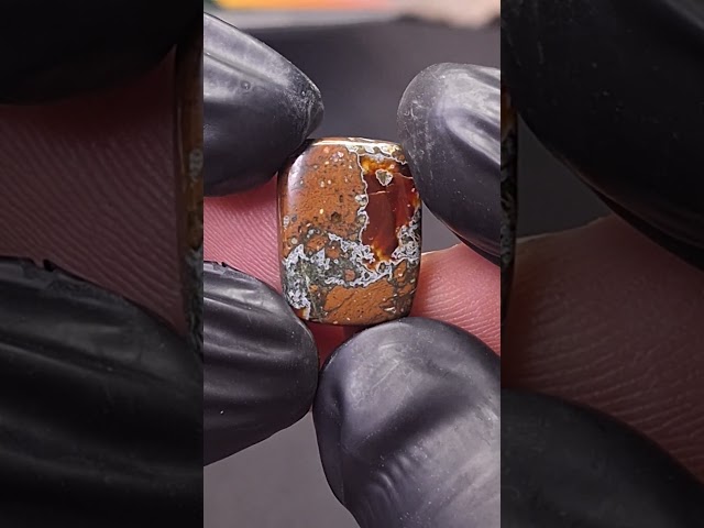 حجر عقيق خرائطي احمر طبيعي