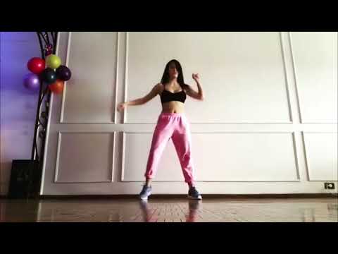 Lali Esposito dance at home (10.13.2017)