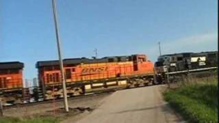 preview picture of video 'BNSF DENGAL DMOWQM Amtrak on the Ottumwa Sub'