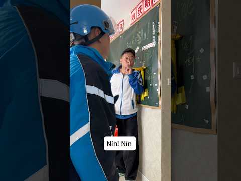 Lén mua đồ ăn bên ngoài mang vào lớp và cái kết