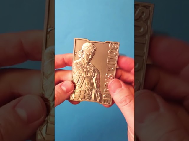 Vídeo relacionado con FaNaTtik Metal Gear Solid 2 Lingote de metal de serpiente de edición limitada, producto oficial, 5.000 en todo el mundo, soporte de exhibición incluido