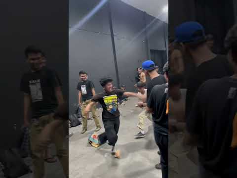 Hardcore violence crowd #thronemedia #violencedance #moshpit #twostep #gigs #skena #hcbeatdown