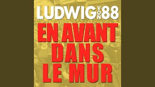 En Avant Dans Le Mur