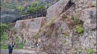 frana-sulla-statale-a-cetara-costiera-amalfitana-spezzata-in-due