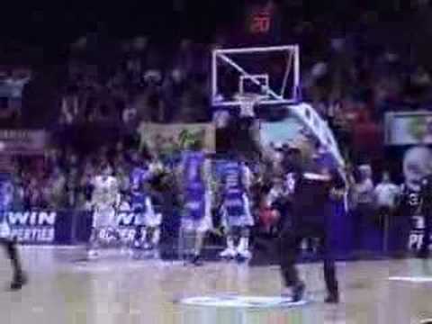 01 17-11-07 BCO-Mons - Green opent de score voor BCO na een