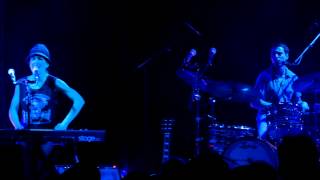 Joan as Police Woman plays &quot;I Defy&quot; in Berlin