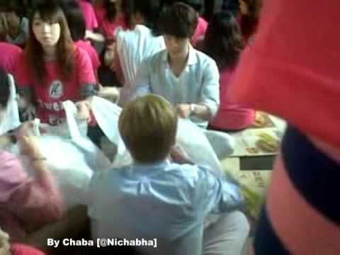 [FANCAM] 111202 TeukHae at Thai Red Cross (LQ)