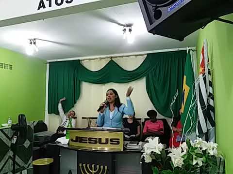 Irmã Margareth ministrando  (Isaias.45)