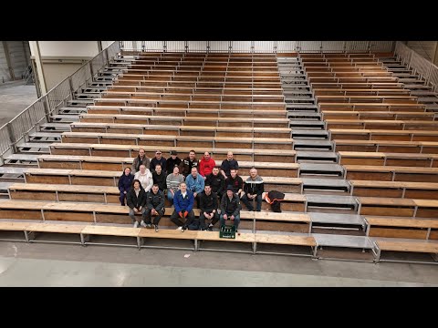 Aufbau der beiden großen Tribünen in der GrubArena powered by Mineralix