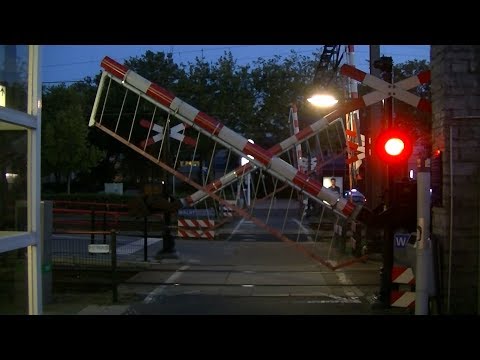 Spoorwegovergang Oss // Dutch railroad crossing