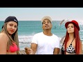 Un trio en la playa