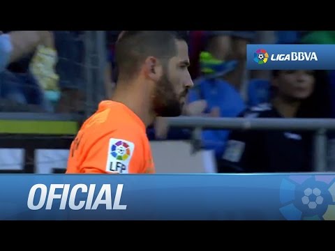 Remate potente de Saúl Berjón y paradón de Casilla