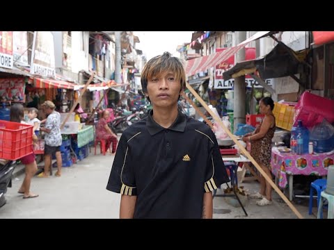 【海外大変身】薬○で父親が刑務所行きになり、21歳でホームレスになった青年の髪切った