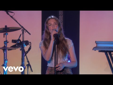 Maggie Rogers - Light On (Live On The Ellen Show) / 2019