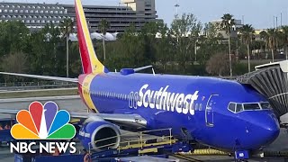 Off-duty pilot helps land Southwest plane after ca
