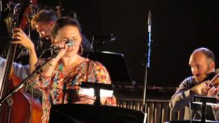 Emiliana Torrini (with The Colorist) - Thinking Out Loud