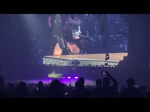 Eric Singer-Beth. KISS Mansfield MA 8/18/2021