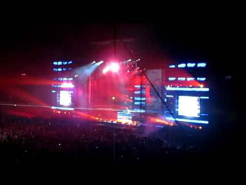 Armin Van Buuren playing Wezz Devall - Free My Willy@ EDC, LA 6/26/10