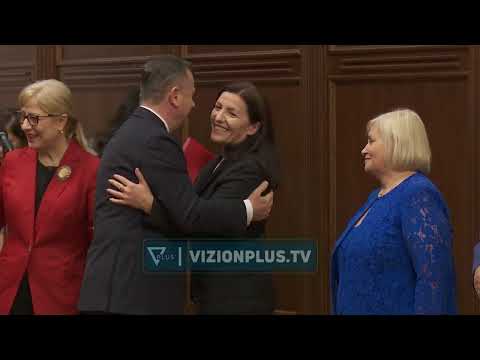 Taulant Balla betohet në Presidencë; zyrtarisht ministër i Brendshëm - Vizion Plus