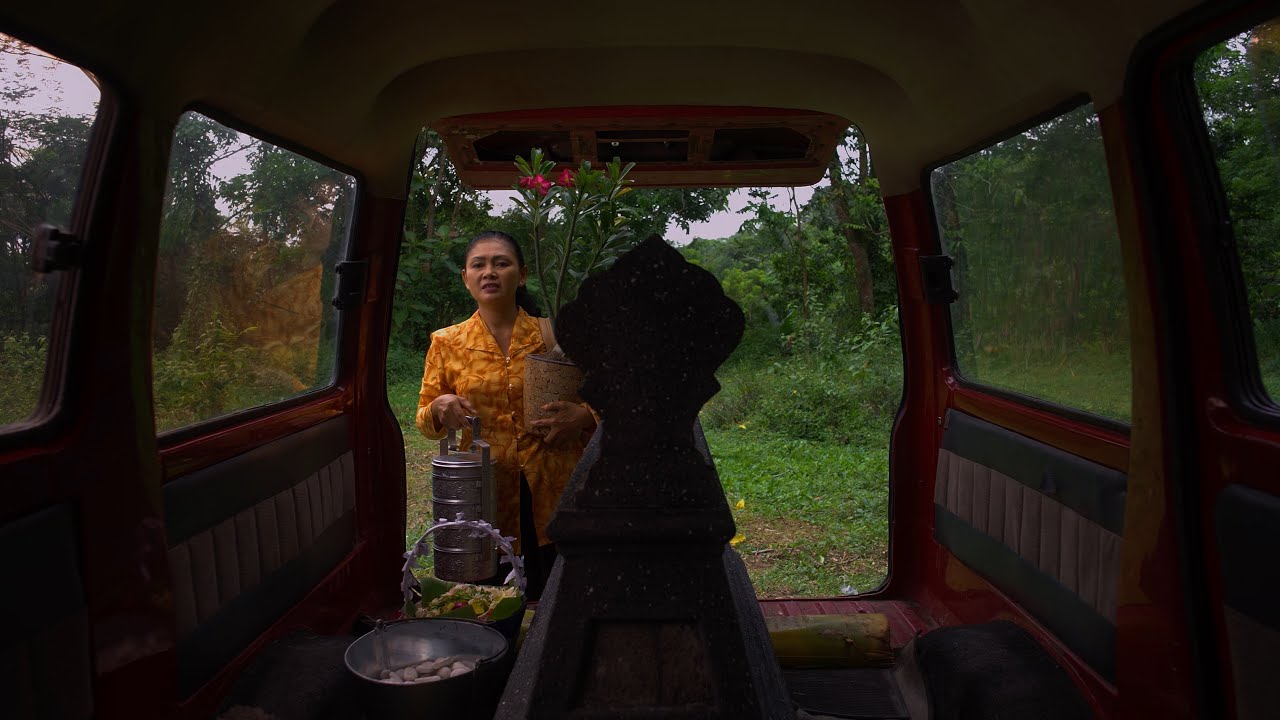 Pergi Menghias Bapak / Dressing up Father - Trailer