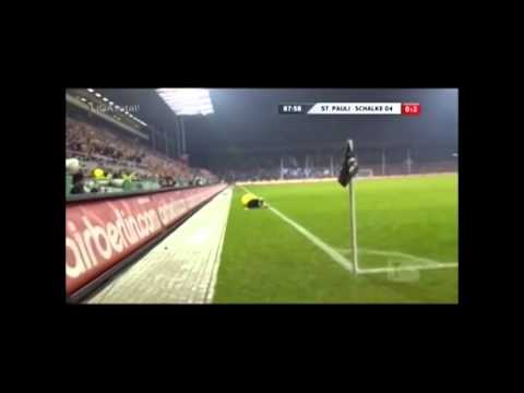 Spielabbruch 01 04 2011 St Pauli Schalke durch Becherwurf