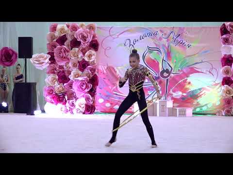 Савина Николь 2007 обруч