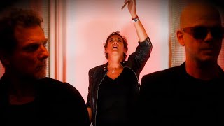 Regarder l'orage à l'est