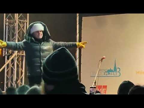 Jakub Smolík na náměstí Republiky vánoční trhy Plzeň říkej mi táto